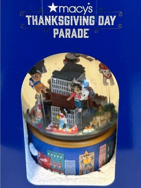 Macy’s Thanksgiving Day Parade Musical Snow Globe